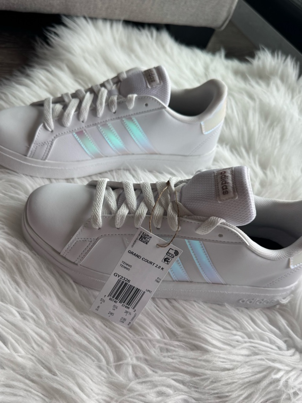 adidas White Low-Top Sneakers with Iridescent Stripes Youth 6/ Women’s 7.5